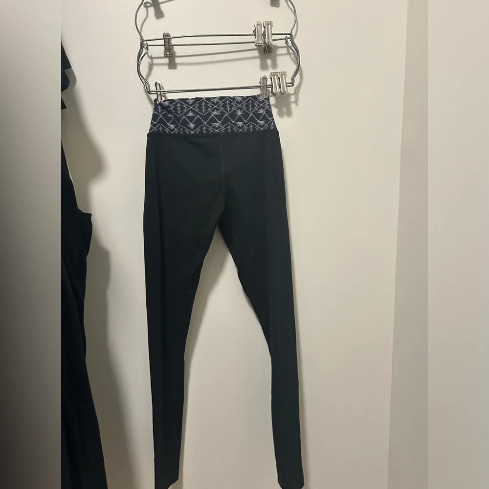 small black PINK leggings! - Picture 2 of 3